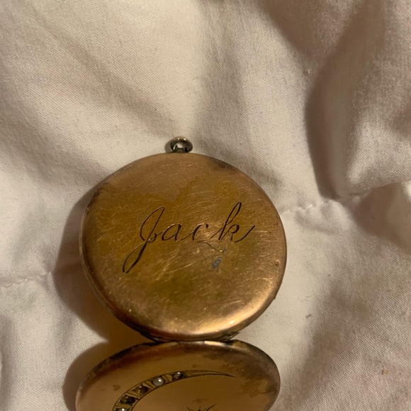 Antique Gold Plated Locket w/ Crescent Moon - Picture 4 of 6